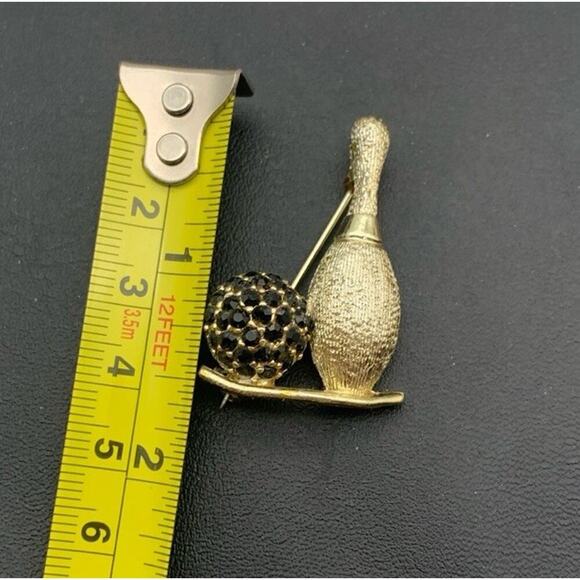 Vintage DODDS Gold Tone Black Rhinestone Bowling Ball Pin Brooch - Picture 5 of 5